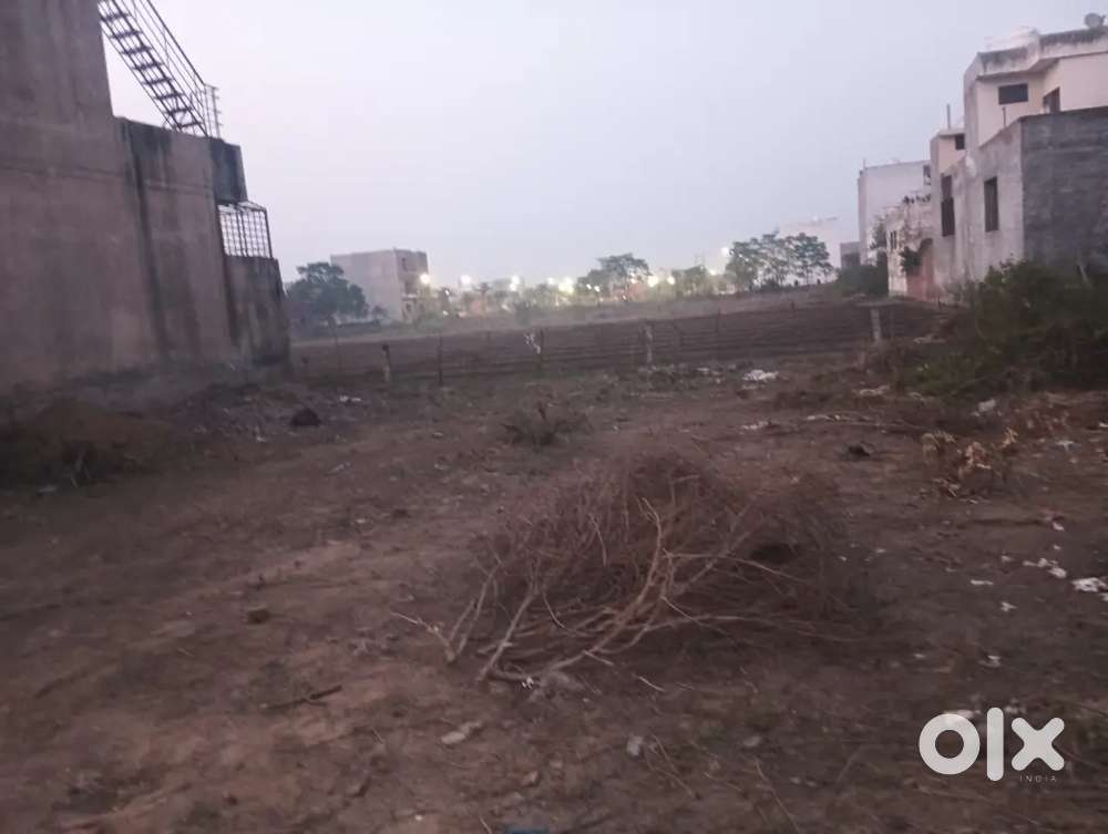 Plot for sale near 66 feet road