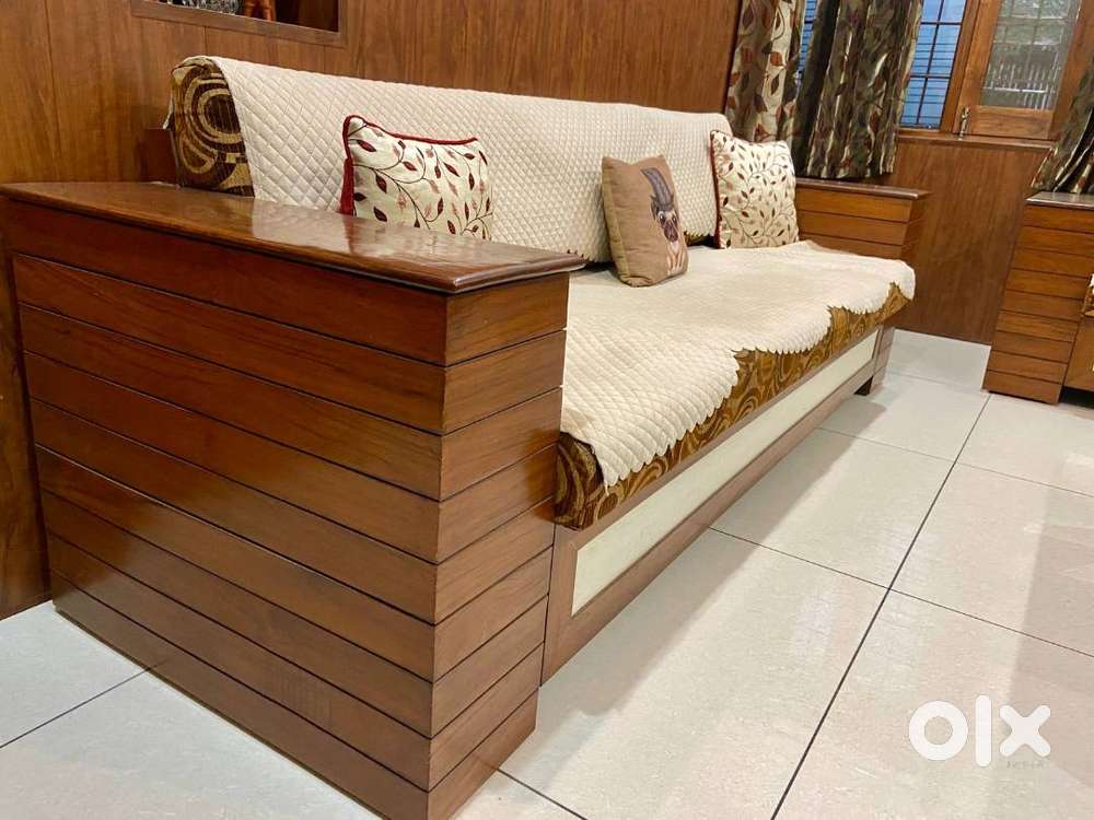 8 ft wide wooden  3 piece sofa set with centre table