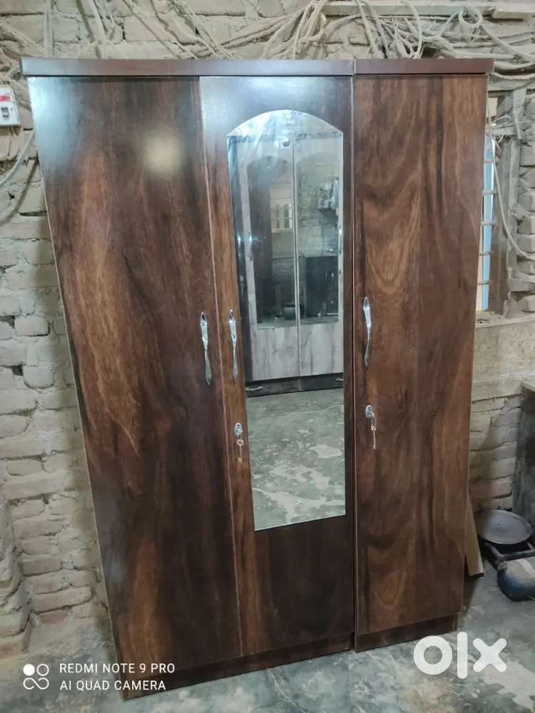 It's New manufacturing 3 door wardrobe