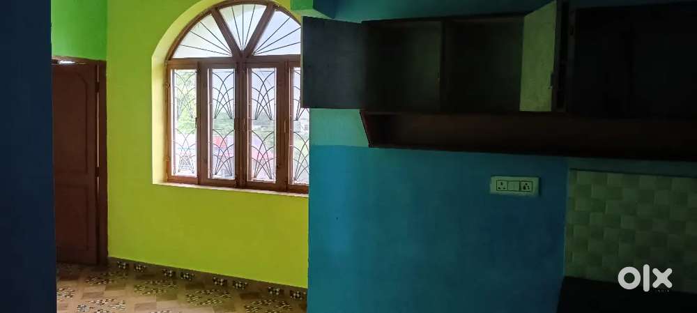 Cyber caffe chalane ke liye female 2 yr experience person chahiye