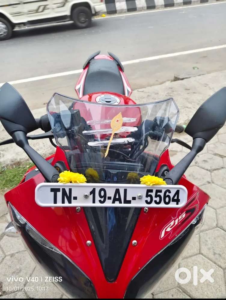 R15 v1 neet condition no dent no scratches