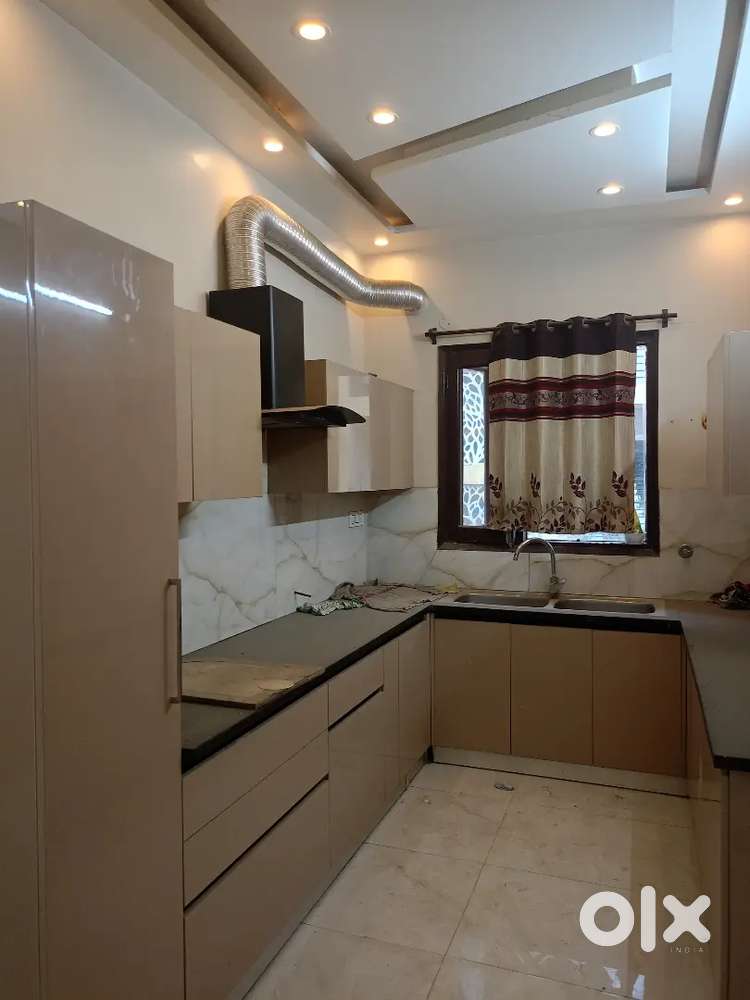 3BHK SEMI FURNISHED APARTMENT AVAILABLE IN GATED SOCIETY