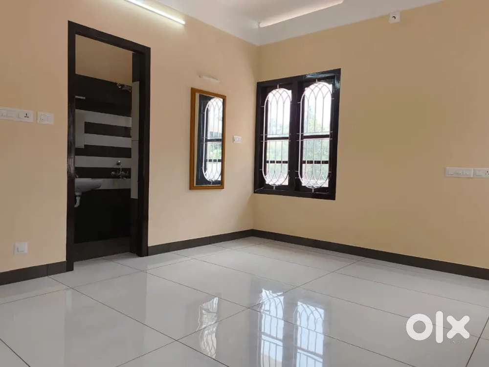 1100 sqft commercial space for rent in Vazhuthacaud.