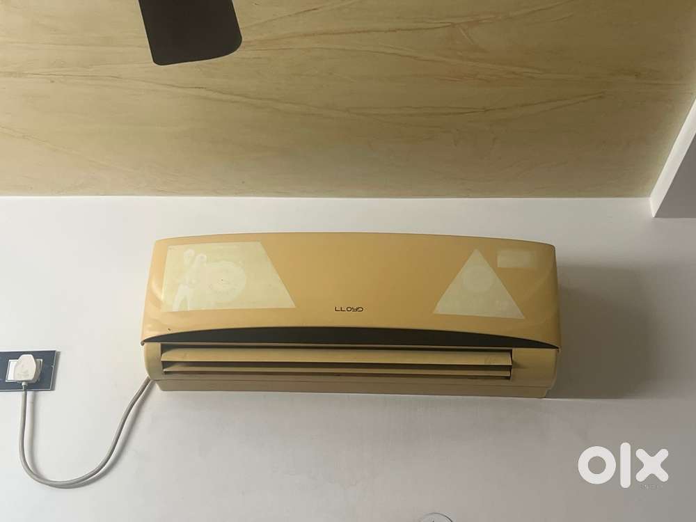 Lloyd 1.5 ton AC