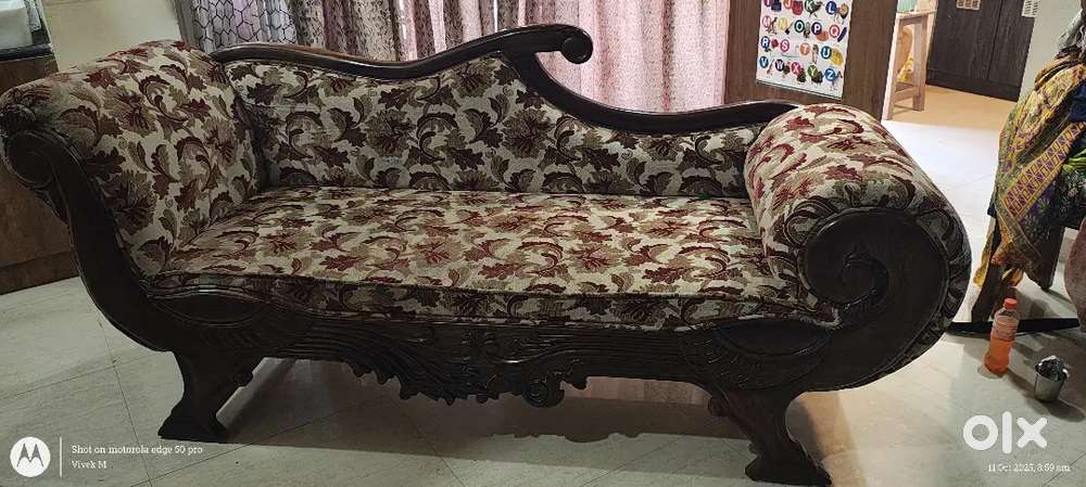 Rose wood Traditional Diwan Sofa
