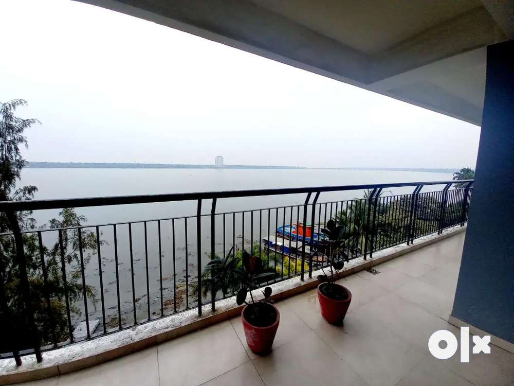 4 bhk spacious waterfront Fully furnished flat for rent