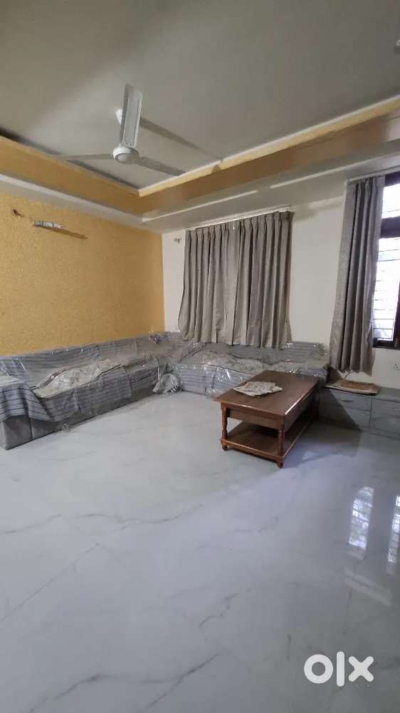 3 BHK Semifurnished Flat in 1 st floor