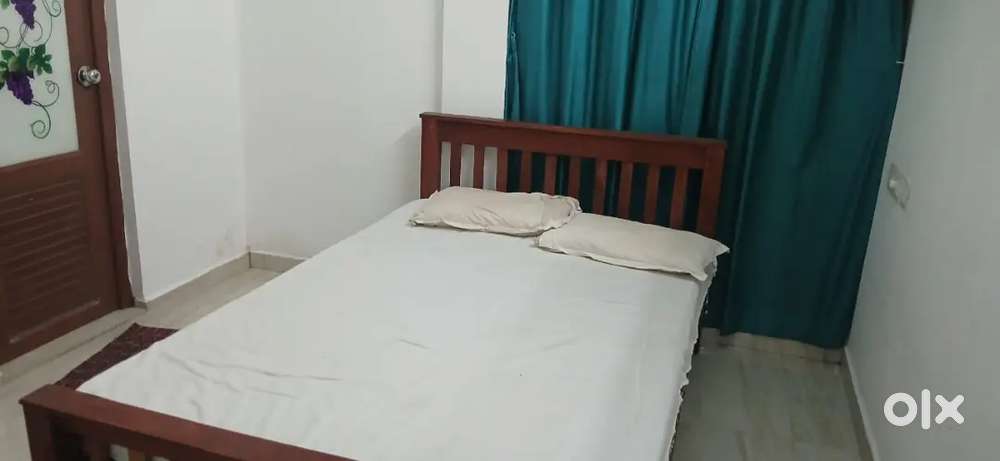 Thampanoor  single room for rent. Only bachelor ladies or gents
