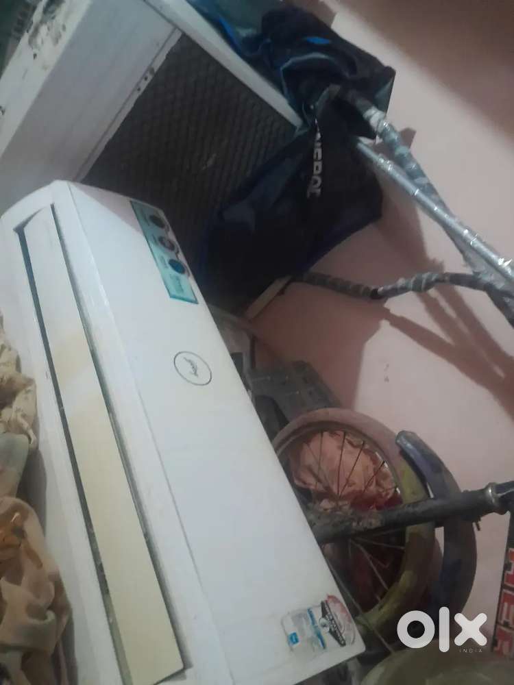 Godrej AC 6 mahene purana, condition ek Dum ok