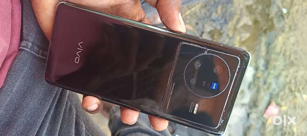 Vivo x80 bill charjar hai 8 gb rem 128