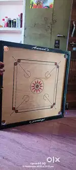 Carrom board