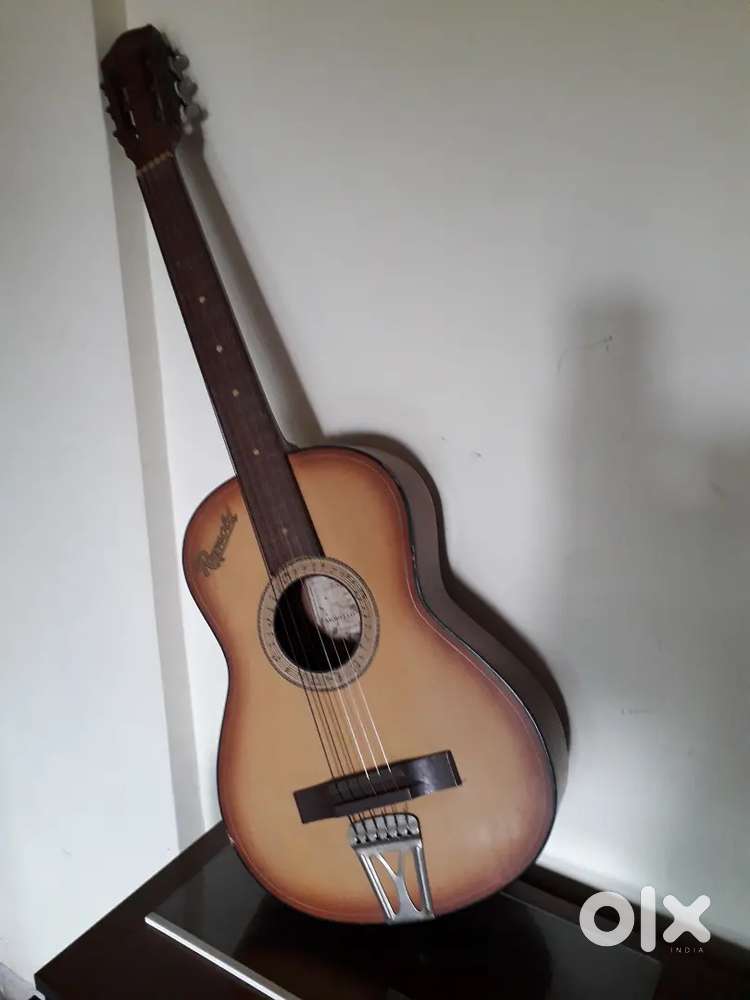 Guitar acoustic