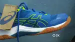 Asics size 10/11 and sneakers Shoes new size 8/9 not suitable for me.