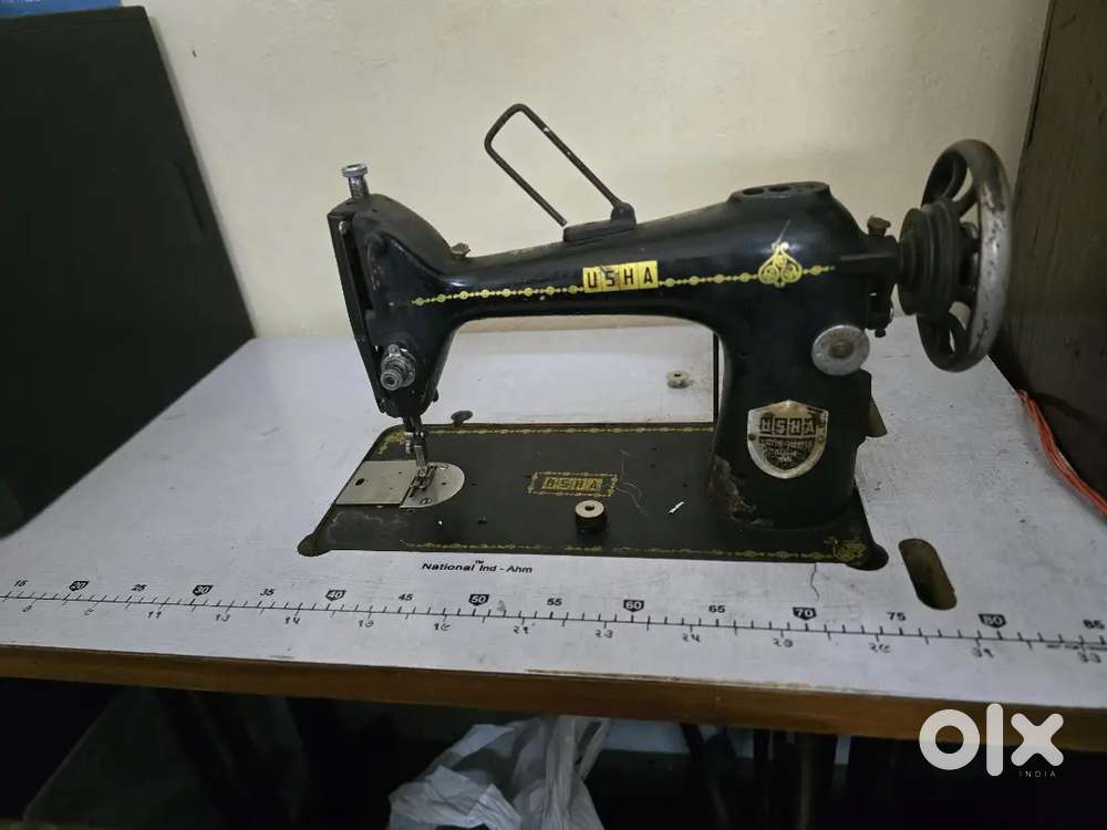 Sewing machine + Bag making materials + good condition