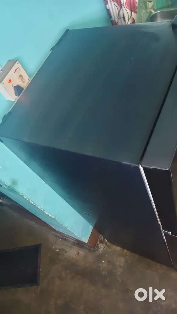 Mint condition fridge Brand Croma 300 litres