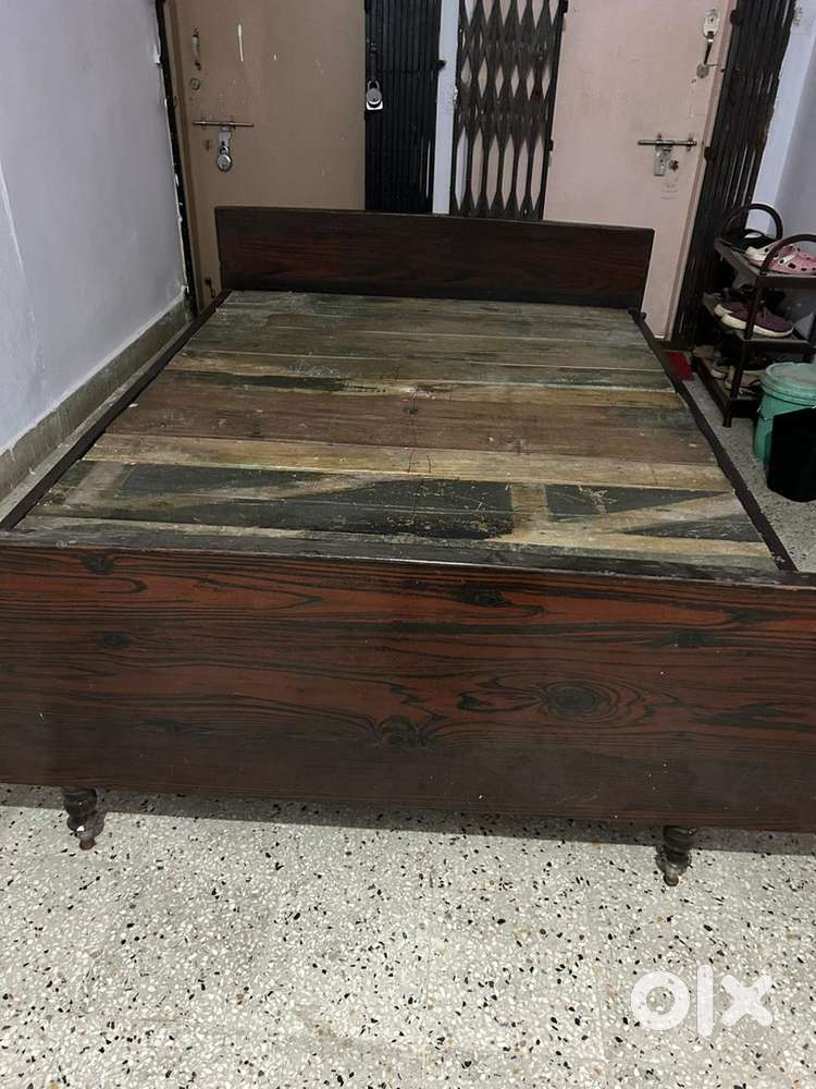 Queen Size Bed (Sakhua/ Sal wood)