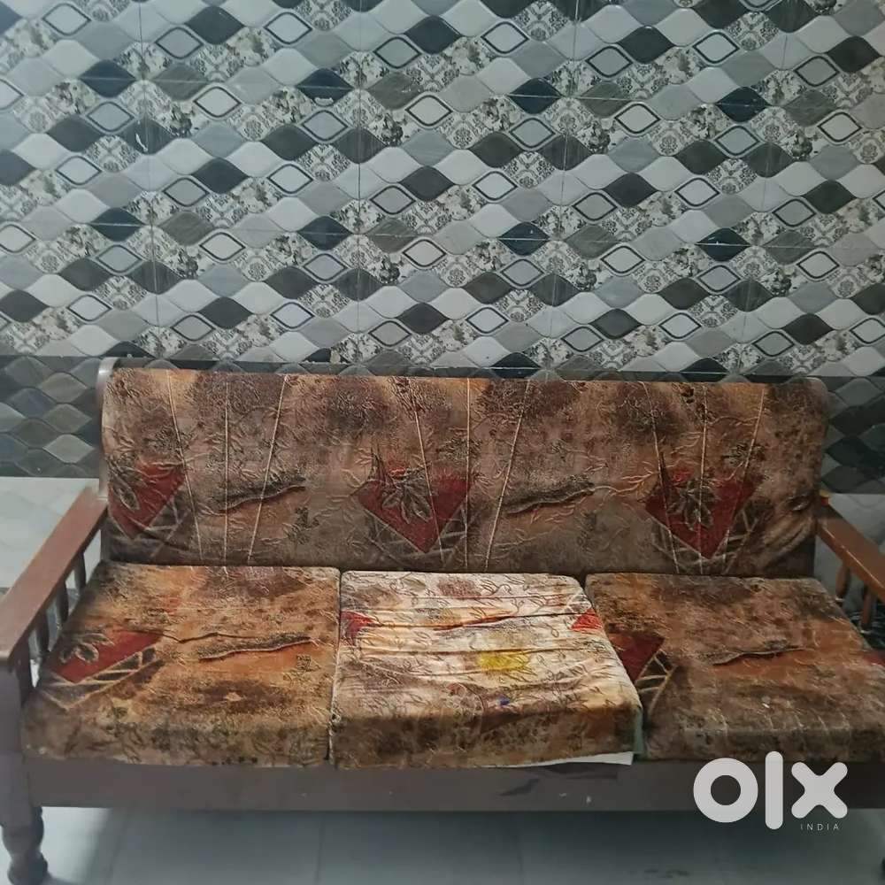 Sofa set 5 seater available ok condition