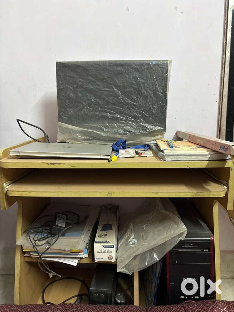 Computer table