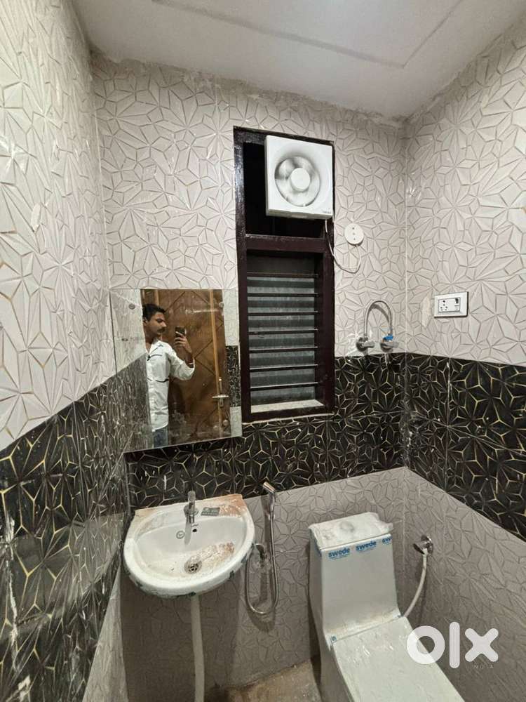 Want to sell 200 gaj 4 floor Plot with 24 rooms and 2 shops