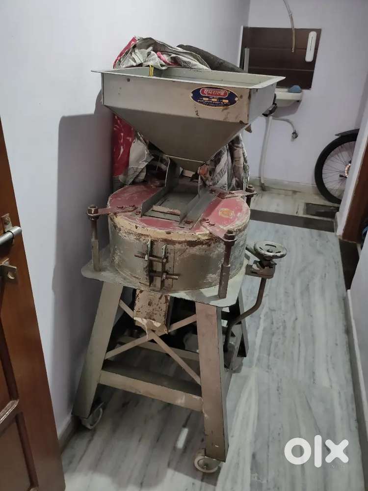 Aata chakki machine