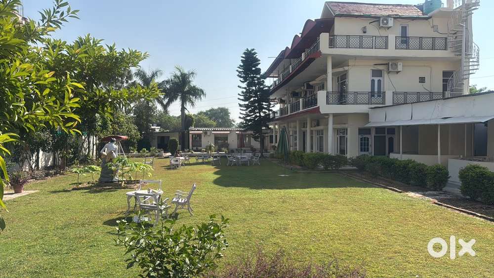 HOTEL KI NAUKARI