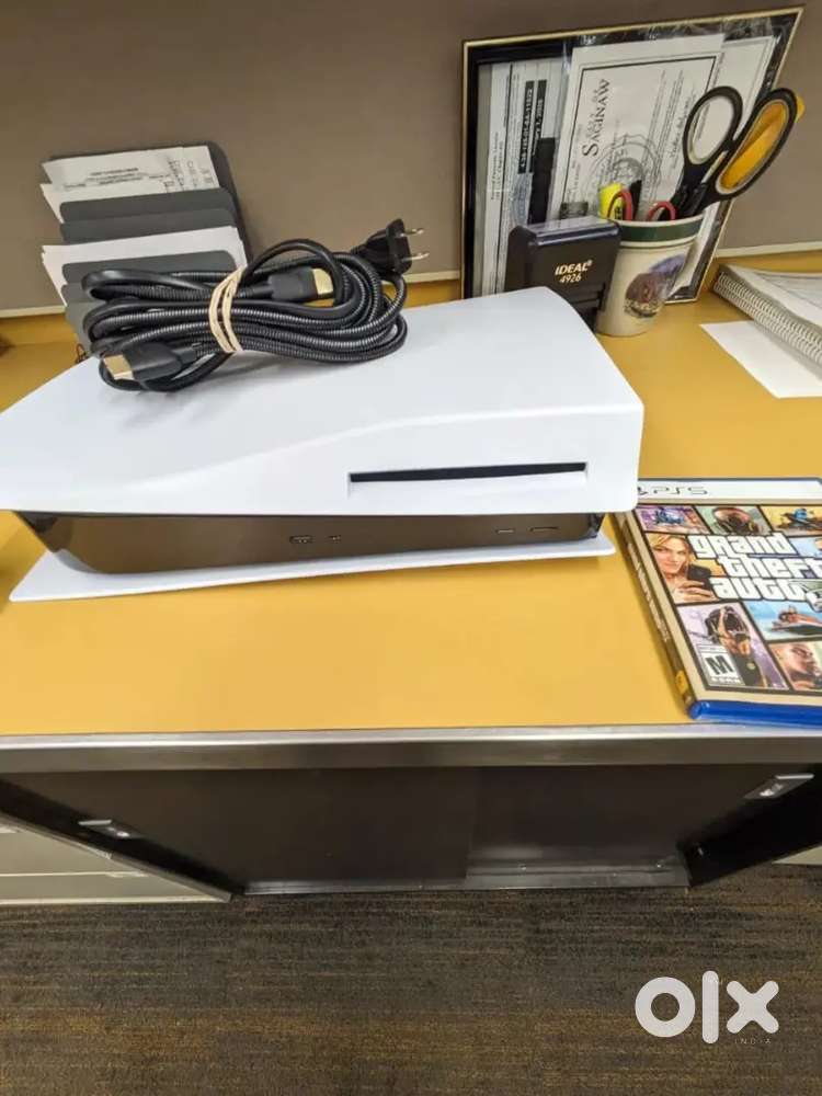 Sony PS5 Standard Disk Edition PlayStation 5 825GB Blu-Ray Gaming Con