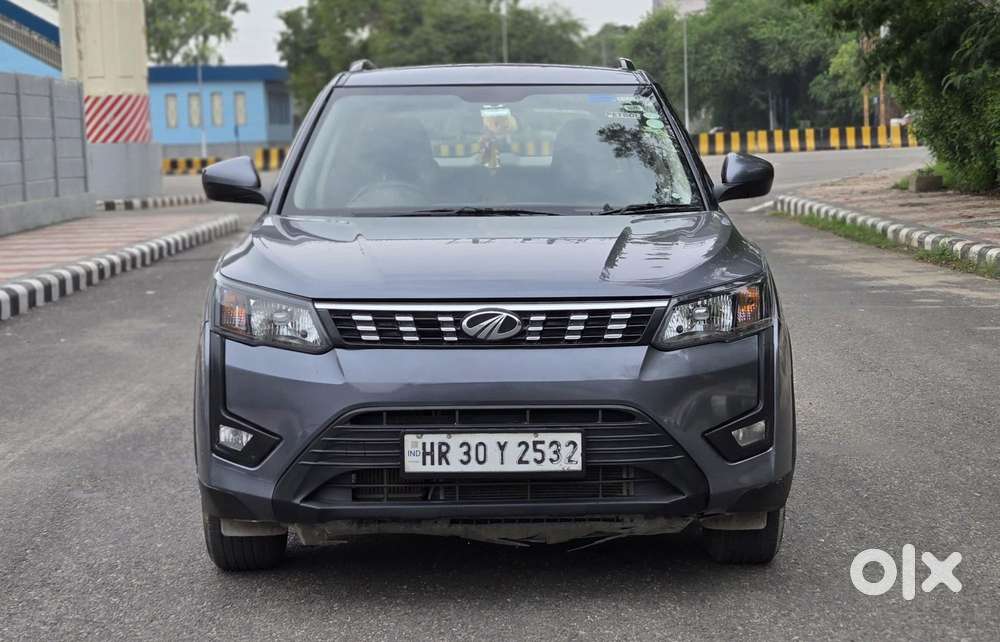 Mahindra XUV300 W6, 2022, Petrol
