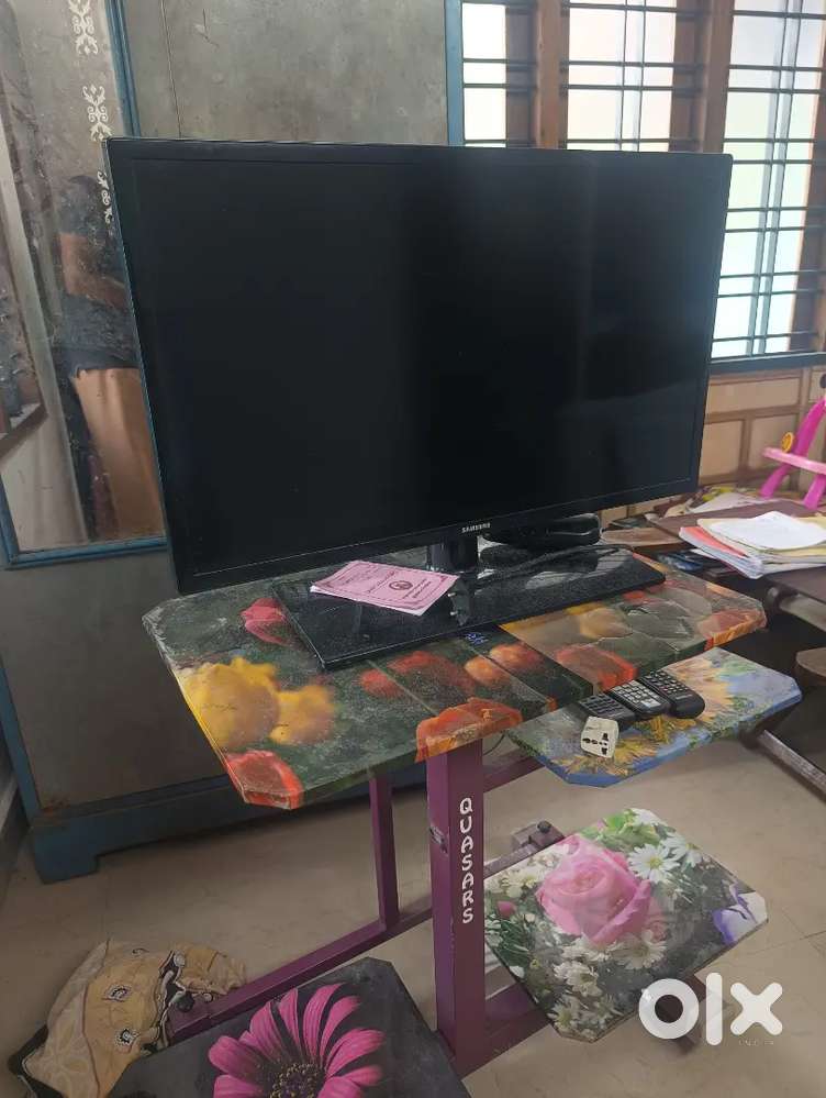 Samsung LED TV with Stand