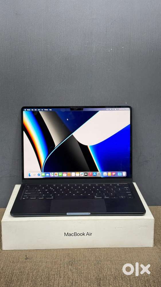 Apple Macbook Air M3 8GB Ram / 256GB Storage
