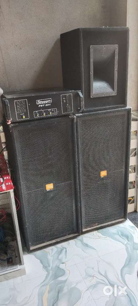 DJ speaker 300 wt machine and 100 watt ke 4 speaker