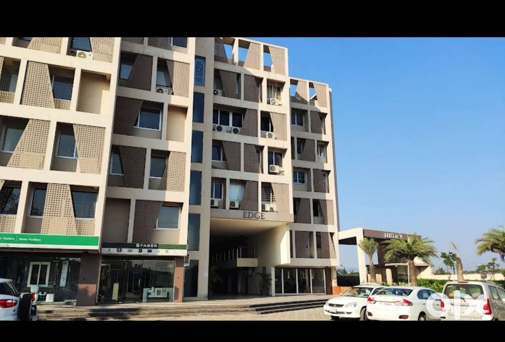 Ground floor shop availbe on rent