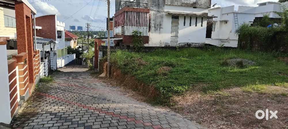 5.200 cents gated villa plot in Greenland Villas Kurlad near Thengod