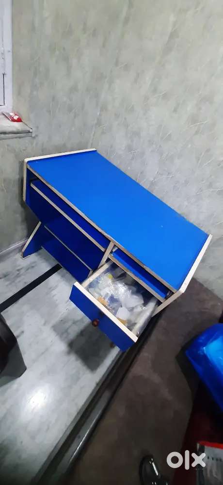 Multipurpose table for computer/laptop/study