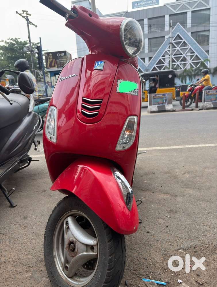 Vespa red colour