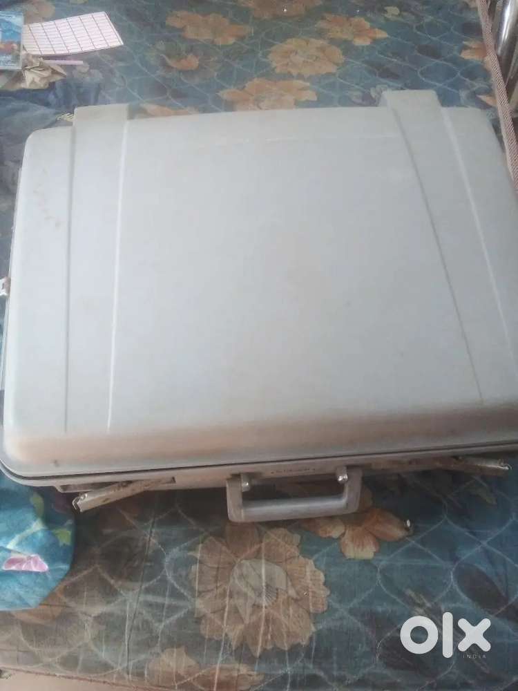 Aristocrat suitcase, 2 trolly bag