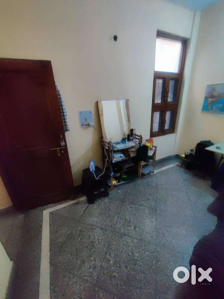 looking for 1 flat mate in 3 bhk flat