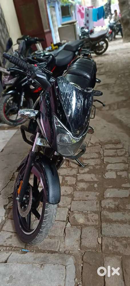 Pulsar 125 carbon edition Duale seet