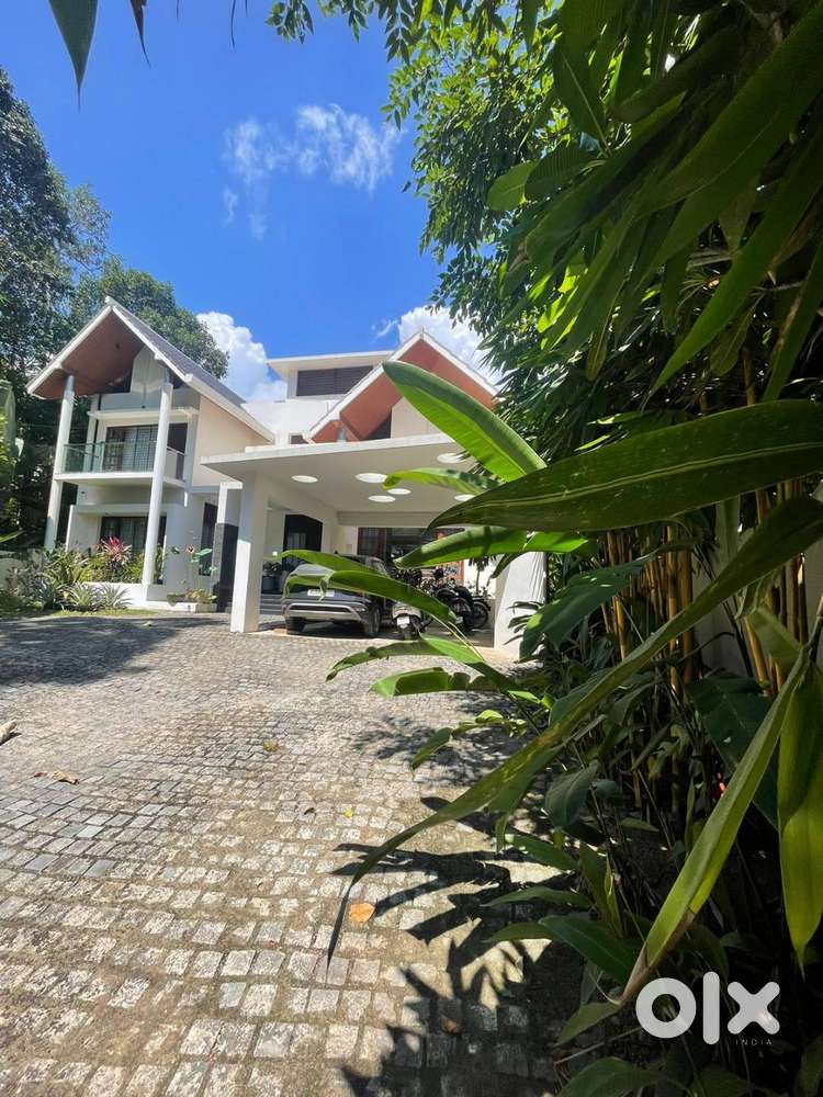 A luxury 4 bedroom house with 20 cents for sale near Peroorkada, TVM