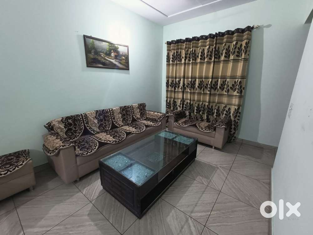 305 sq yard kothi old at model town extn 60 foot road posh area