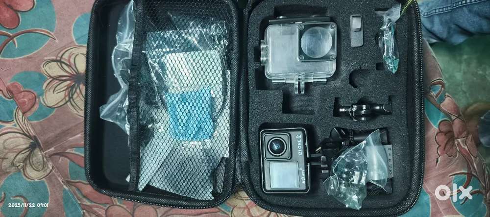 IzI one camera vlogs and helmet fixed camera