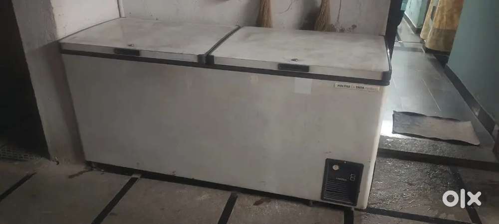 Voltas fridge (700) Liters
