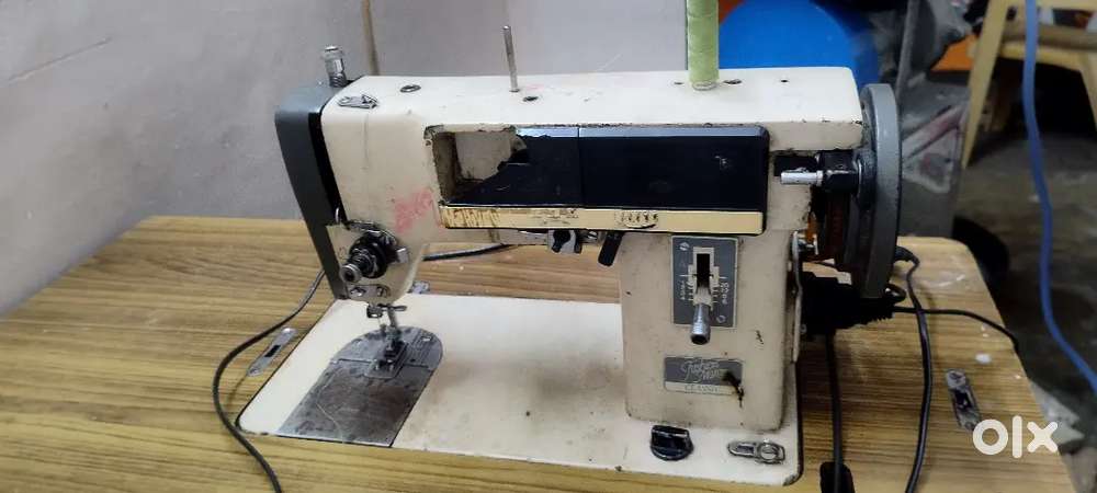 Singer fashion maker Sewing machine