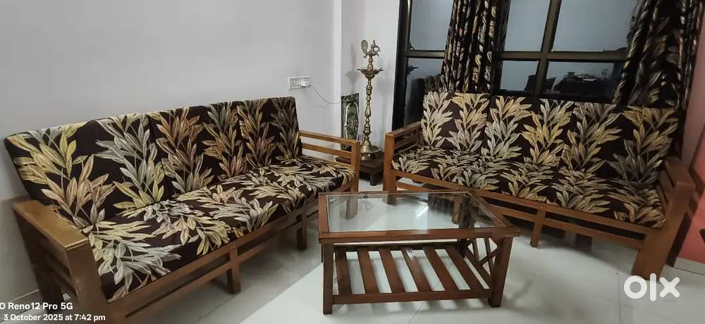Sofa set with teapoy