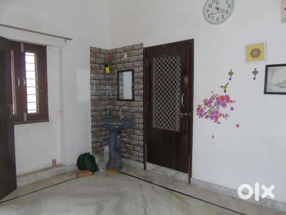 1 BHK for Rent – First Floor with Rooftop Garden