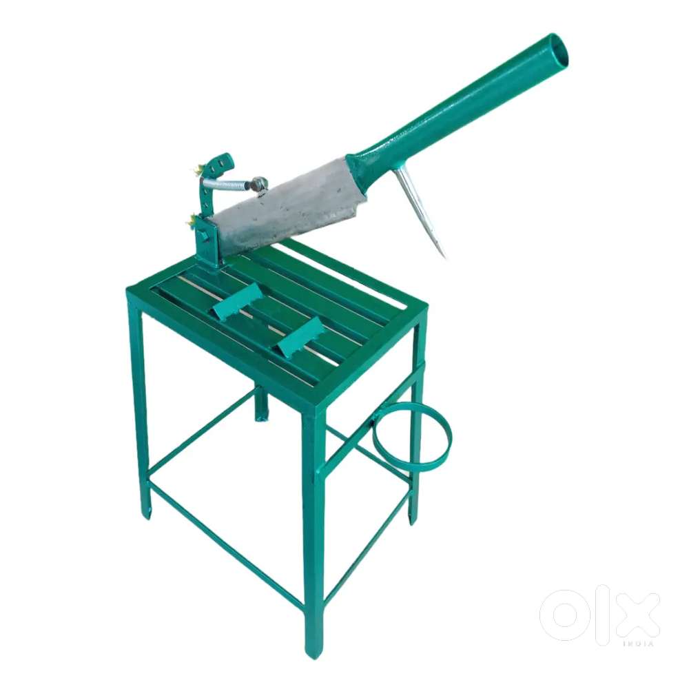 Coconut cutting machine