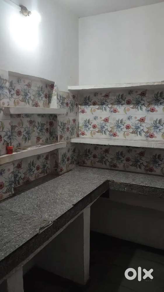 Ek Room kitchen let bath kiraye par dena hai