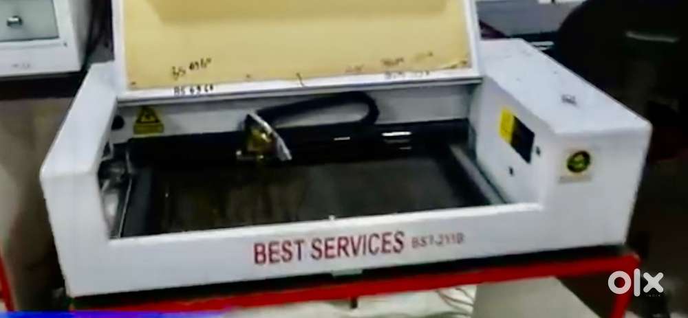 50W CO2 laser cutting machine with bed size 11*22  with raw material