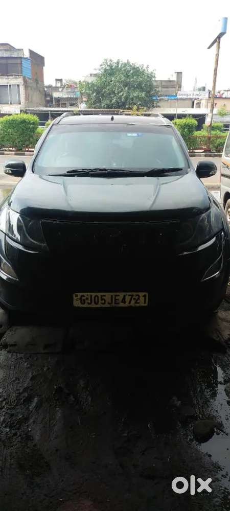 Mahindra xuv500 black color