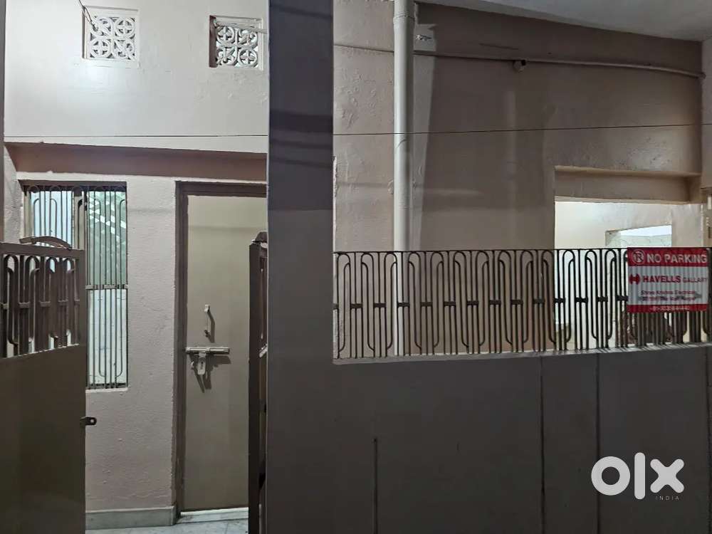Rooms for rent mallroad along with kitchen and bathroom
