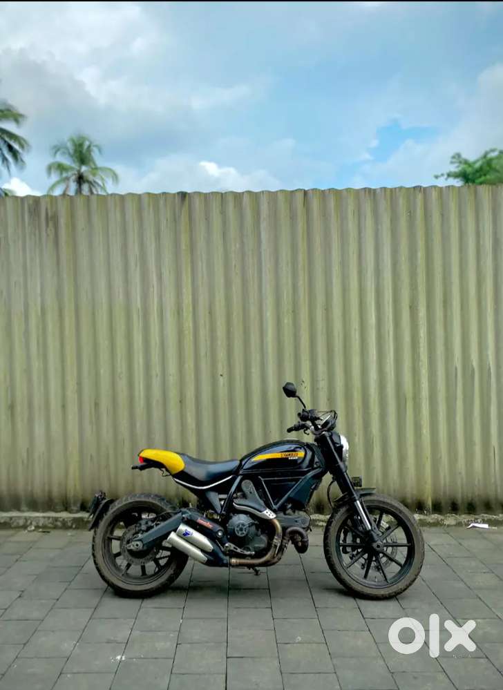 Ducati scrambler full throttle in perfect condition.